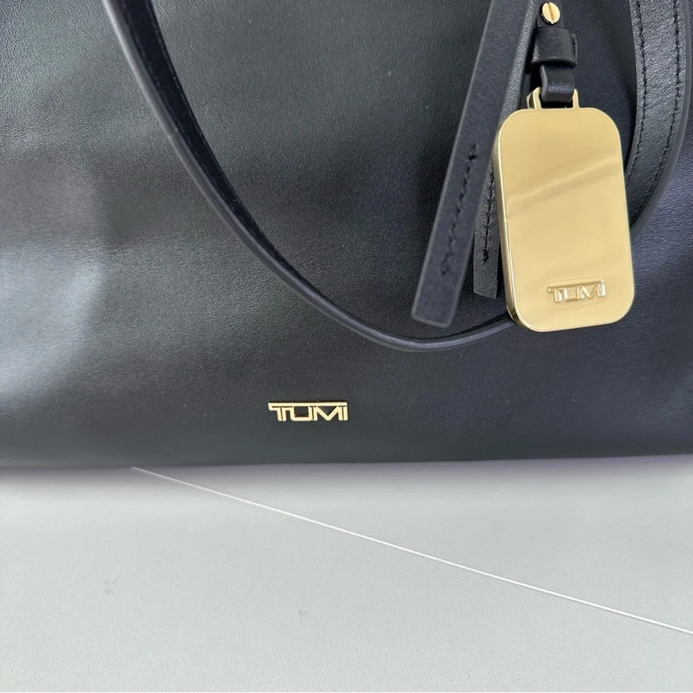 TUMI Everyday Tote Bag Voyageur Leather in Black - Picture 3 of 10
